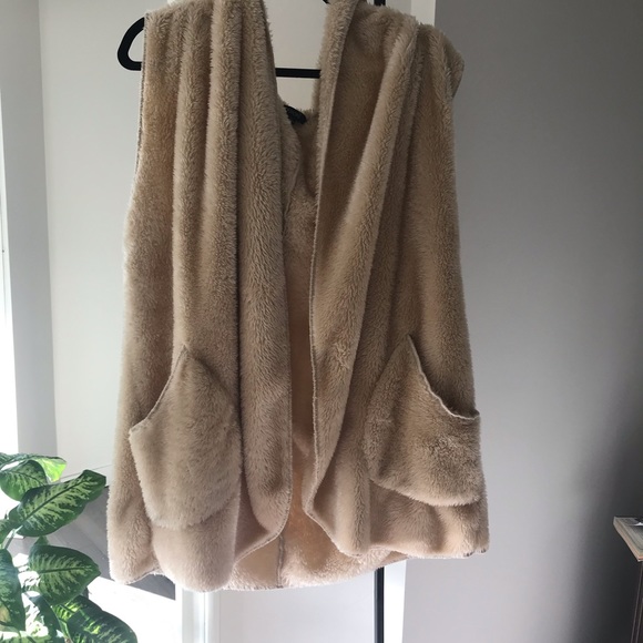 Faux Fur Vest - Picture 2 of 6